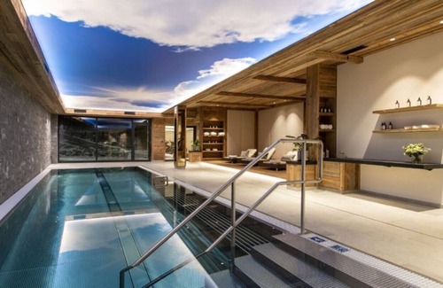 Lech am Arlberg Apartment | AN ULTRA LUXURIOUS & STYLISH APARTMENT CLOSE TO SKI LIFT WITH SPA