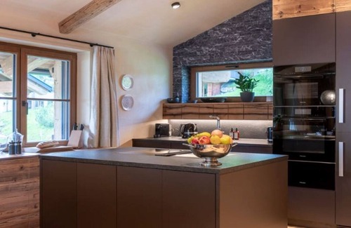 Lech am Arlberg Apartment | AN ULTRA LUXURIOUS & STYLISH APARTMENT CLOSE TO SKI LIFT WITH SPA