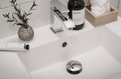 Sigtuna Municipality Apartment | An um in an apartment