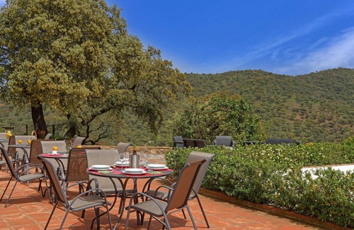 La Granada de Rio-Tinto House | An unforgettable vacation full of sun and relaxation awaits you in this vacation home with pool.