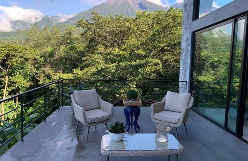 Alotenango House | AN059 Large Antigua Home