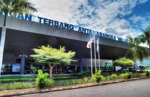 Taman Merdeka House | Ana Homestay D'Airport