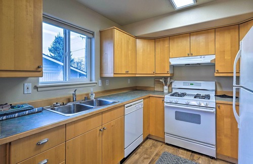 Anacortes Apartment | Anacortes Condo - Walk to Town, Marina, + Bay!