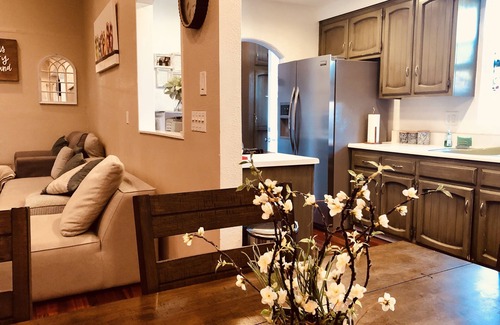 Southwest Anaheim House | Anaheim Convention/Disney/Beaches