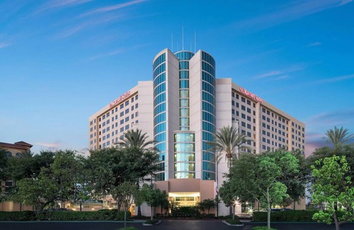 Garden Grove House | Anaheim Escape Near Disneyland, Knott’s & Anaheim GardenWalk - Pets are Allowed!