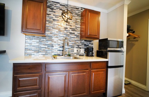 Northwest Anaheim Hotel | Anaheim Executive Inn & Suites