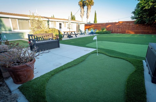 Southwest Anaheim House | Anaheim full 4Br2Ba home-Mini Golf&games near Disneyland, convention center