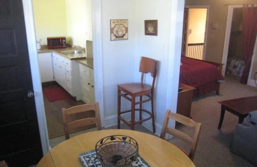 Chestnut Hill Apartment | Anam Cara Furnished Apt.