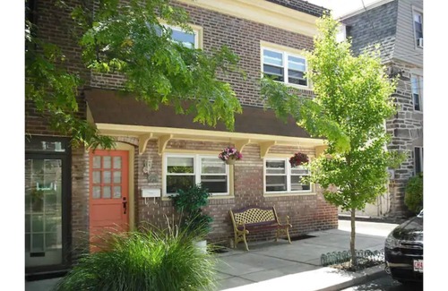 Chestnut Hill Apartment | Anam Cara Furnished Apt.