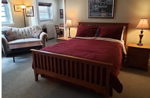 Chestnut Hill Apartment | Anam Cara Furnished Apt.