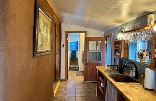Elgin Cottage | Anam Cara Vineyard. Romantic Vineyard Cottage with sweeping views
