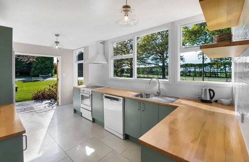 Mayfield House | Anama School House Country Retreat