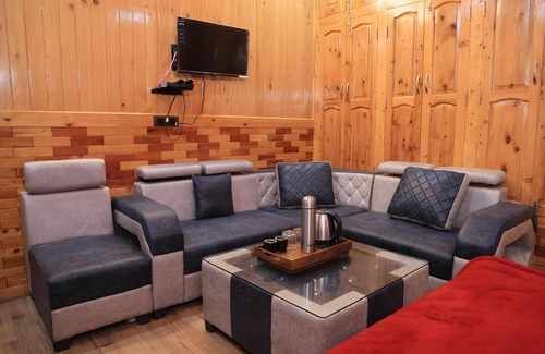 Tehri Cottage | Anandavanam Homestay - near Devalsari Temple by Homeyhuts