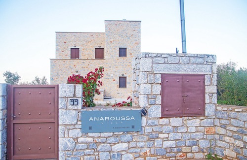 Omales Ski Chalet | Anaroussa apartment in Mani near all attractions