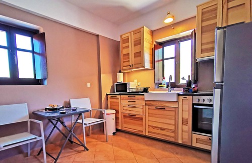 Omales Ski Chalet | Anaroussa maisonette in Mani near all attractions