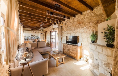 Kathikas Villa | Anastasia's House - a single storey stone villa that sleeps 6 guests in 3 bedrooms