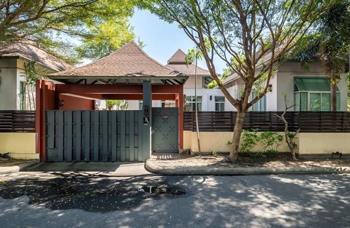 Na Chom Thian Villa | AnB Pool Villa 2BR Red in Pattaya
