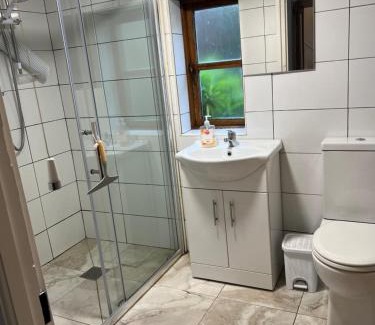 Ballydehob House | Ancaire Cottage Kilbronogue. Schull
