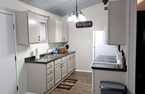 Clifton Cottage | Anchor Cottage at Lake Whitney