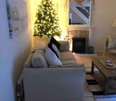 Holt House | Anchor Cottage - beautiful two bedroom cottage in the heart of Holt