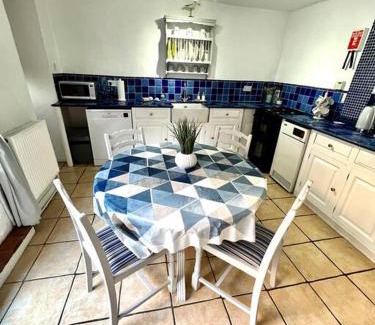 Holt House | Anchor Cottage - beautiful two bedroom cottage in the heart of Holt