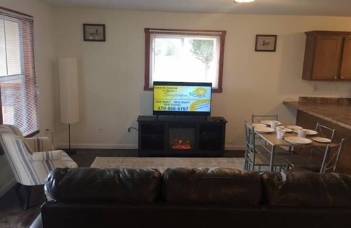 Jamestown Hotel | Anchor Inn & Suites