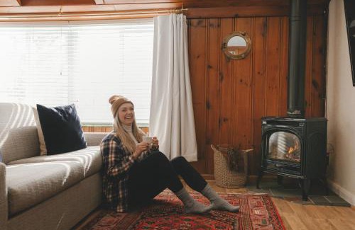 Greilickville Hotel | Anchor Inn