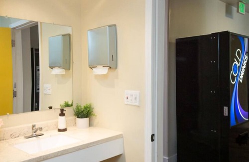 Harbor Hotel | Anchor Pointe Inn