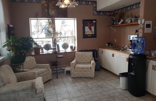 Sicamous Hotel | Anchor Riverfront Motel
