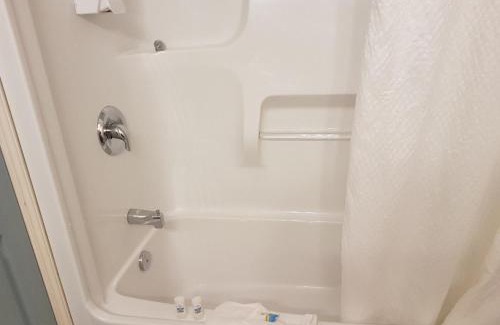 Sicamous Hotel | Anchor Riverfront Motel