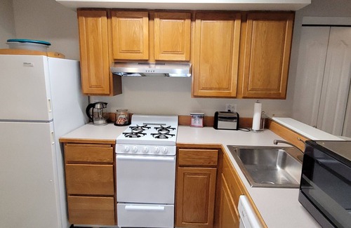 Fairview Apartment | Anchor Town Lodge- The Beluga