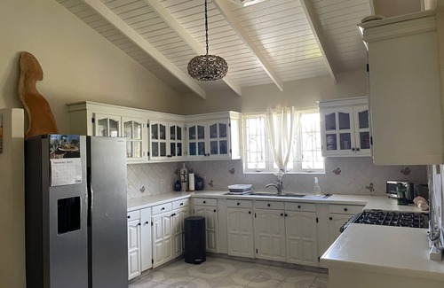 Welches House | Anchor Villa , 4 bedroom single family home nSteps to the beach .