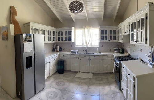 Welches House | Anchor Villa , 4 bedroom single family home nSteps to the beach .