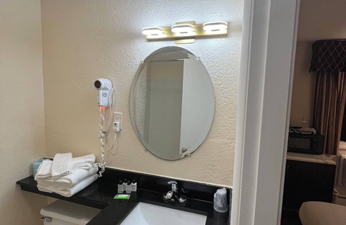 Rochester Hotel | Anchorage Inn of Rochester