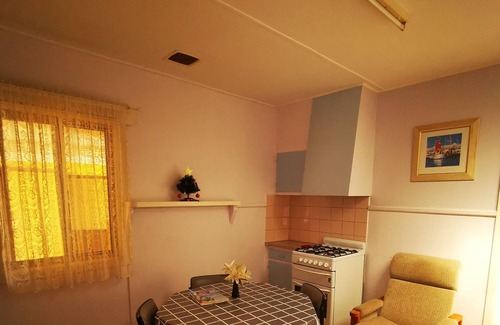 Lakes Entrance Cottage | Anchorage long term rent unit, 3 months min, no pet allowed.