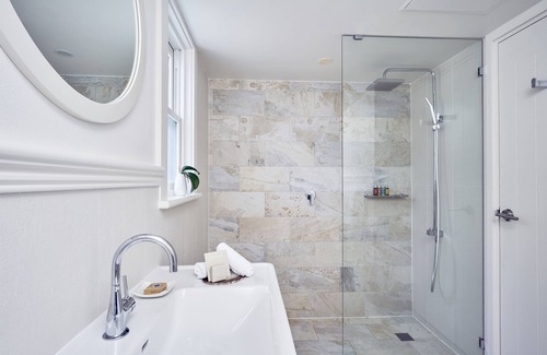 Corlette Hotel | Anchorage Port Stephens