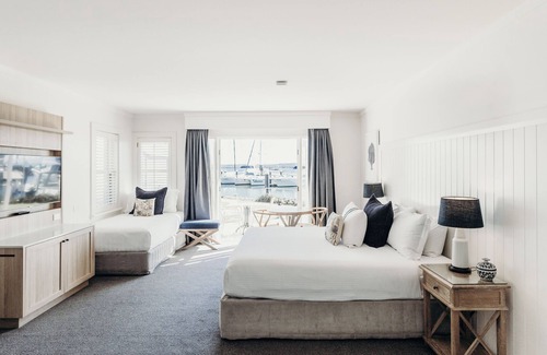 Corlette Hotel | Anchorage Port Stephens