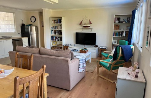 Port Huon Apartment | Anchorage Waterfront Retreat