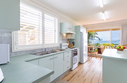 Fingal Bay House | Anchored at Fingal Bay, 80 Marine Drive