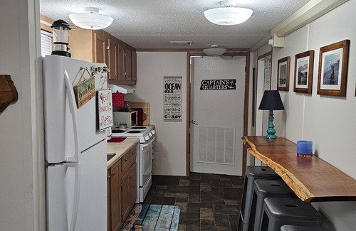 Supply House | Anchored Aweigh - Cozy fishing retreat only 5 minutes to the beach!