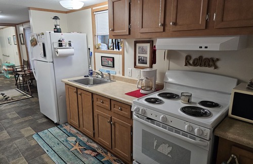 Supply House | Anchored Aweigh - Cozy fishing retreat only 5 minutes to the beach!