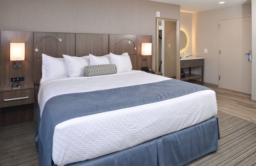 Deale Hotel | Anchored Inn at Hidden Harbour Marina