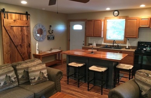 Byrdstown Cabin | Anchors Away - Minutes to Star Pointe, Eagle Cove and Sunset Marinas