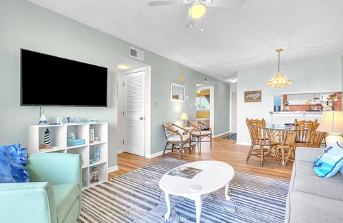 Long Beach Condo | Anchors Away: Oceanfront Condo with Community Pool, Close to Oak Island Pier