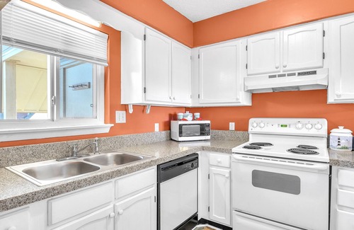 Long Beach Condo | Anchors Away: Oceanfront Condo with Community Pool, Close to Oak Island Pier