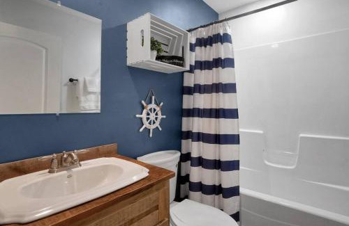 Buckeye Lake House | Anchors Away - Relaxing Cottage Minutes from Lake