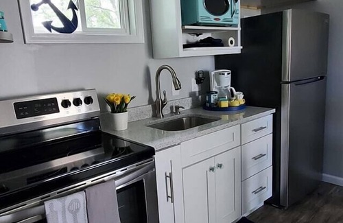 Geneva-on-the-Lake Apartment | Anchors Away at Christopher's Dockside