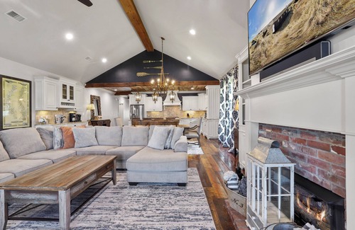 Ventress House | Anchors Aweigh Families, Couples, Groups-Private Dock. 1pm check out!