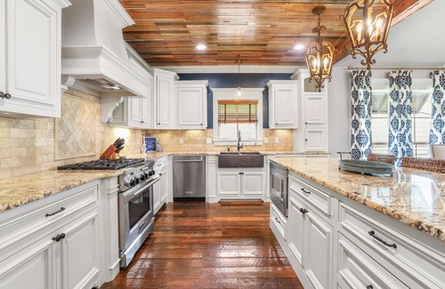 Ventress House | Anchors Aweigh Families, Couples, Groups-Private Dock. 1pm check out!