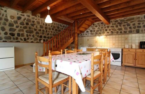 Arlempdes House | Ancien presbytère avec 3 chambres au pied d'une forteresse médiévale - FR-1-582-113